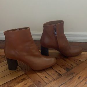Chloé brown leather booties 38